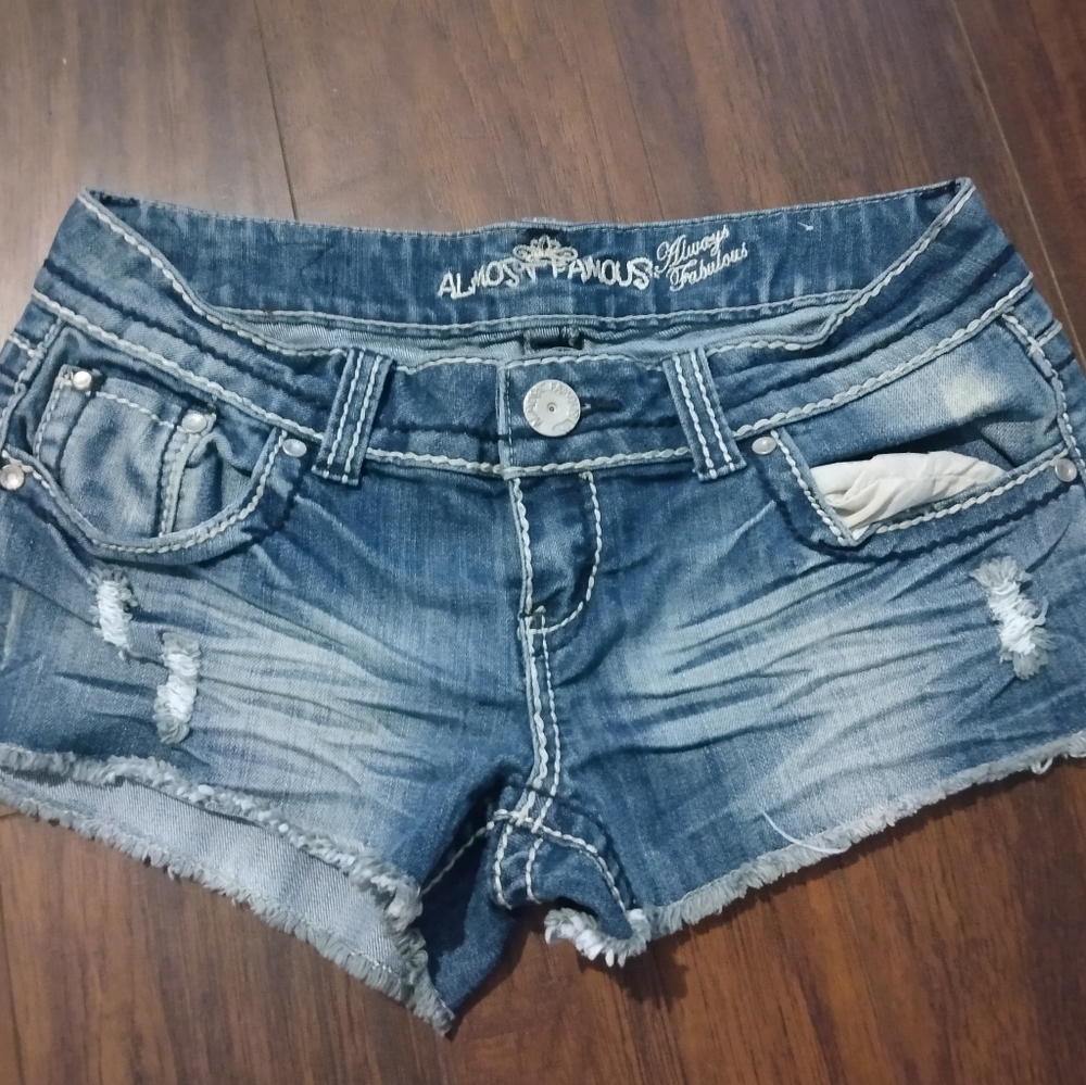 Denim frayed shorts
